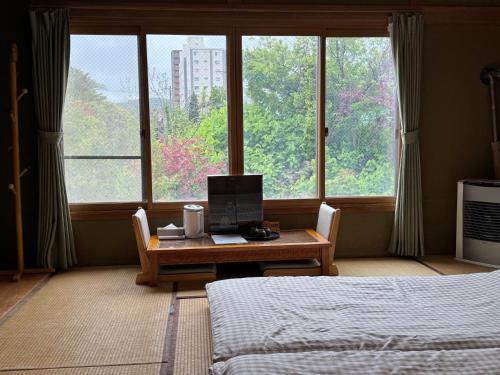 room detail thumbnail 2