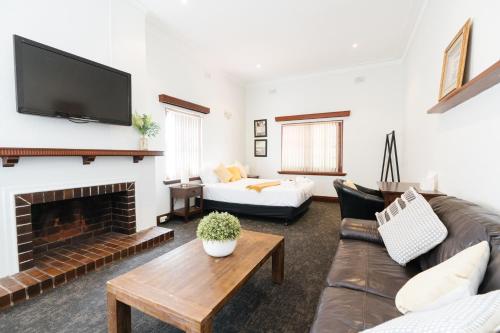 Queen Suite image 3