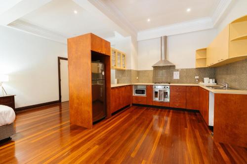 Civic Hotel - image 3