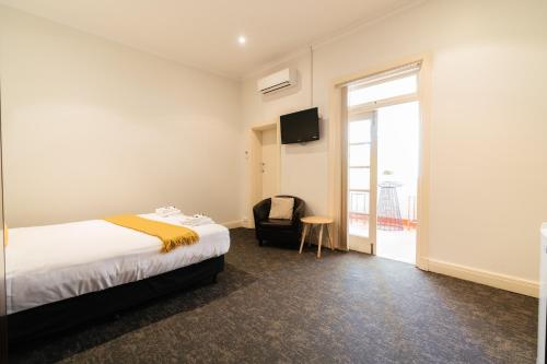 Double Room image 2