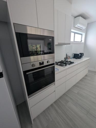 Konyha, 2 bedroom apartment with Garden views in Sydney in Marrickville