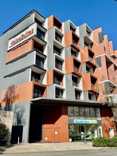 Exterior view, ValueSuites Green Square in Alexandria