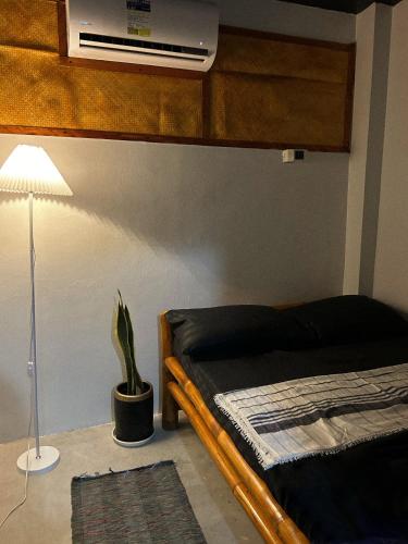 1 twin bed, 1 bunk bed