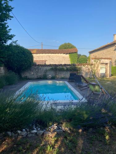 Handsome House gîte à louer Paizay-Naudouin-Embourie