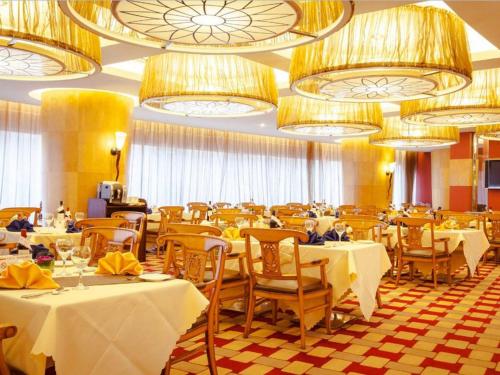 Wuhan Premier Mayflowers Hotel – Wuhan, OH