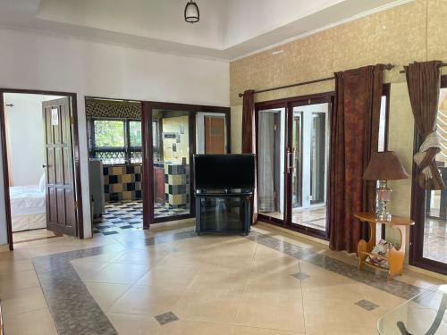 Krakatau Guest House in Anggrek