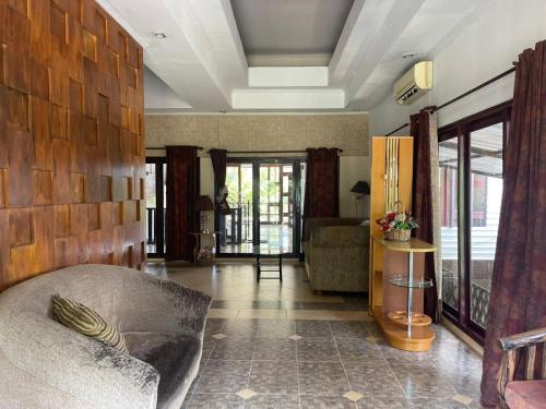 Krakatau Guest House in Anggrek
