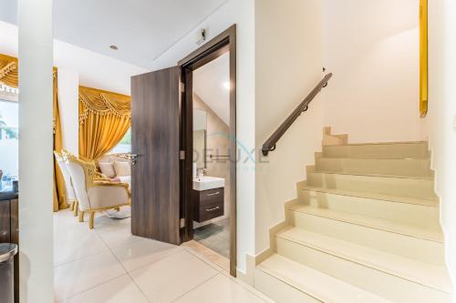 Community and Pool View 3BR Townhouse, Minutes from Desert Camp,DAMAC Hills 2 Amargo by Deluxe Holiday Homes, Dubaï (photo 5)