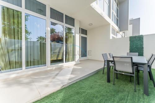 Community and Pool View 3BR Townhouse, Minutes from Desert Camp,DAMAC Hills 2 Amargo by Deluxe Holiday Homes, Dubaï (photo 6)