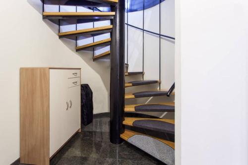 Apartment Center 25 - image 9