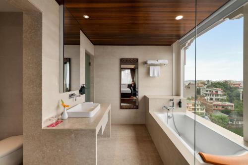 room detail thumbnail 2