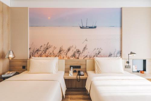Superior Twin Room image 1