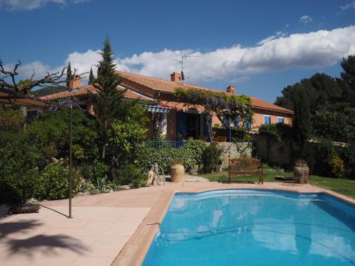 bazen, Les Escouradières dans le Var (Les Escouradieres dans le Var) in Les Escouradieres