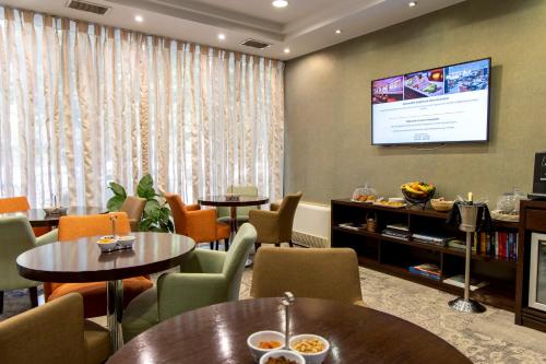 Lion's Garden Hotel - image 4