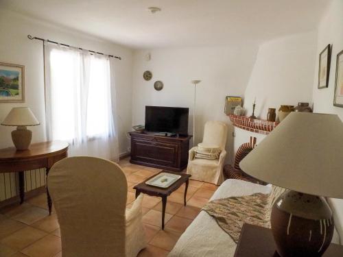 Skupni salon/TV območje, Les Escouradières dans le Var (Les Escouradieres dans le Var) in Les Escouradieres