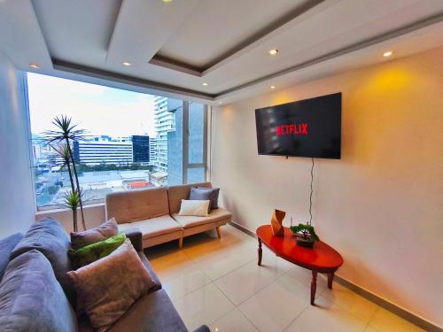 Three-Bedroom Deluxe Apartment image 4