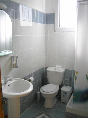 1 double bed, 2 twin beds, 1 sofa bed