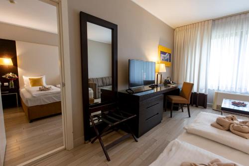 Lion's Garden Hotel - image 14