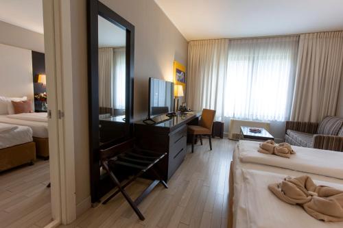 Lion's Garden Hotel - image 3