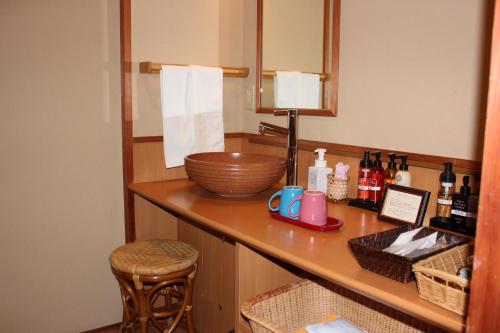 Two-Bedroom Suite with Open-Air Bath image 10