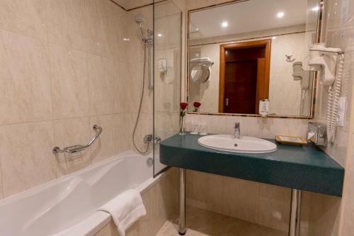 Lion's Garden Hotel - image 7