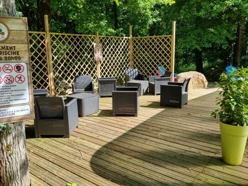 Facilities, Les Chalets de SAUMUR, Piscine & Parc boise, 100m du CadreNoir in Rue Loucheur