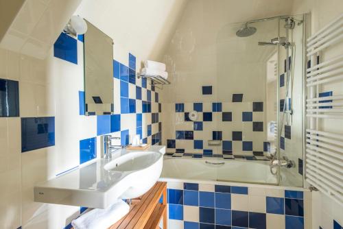 Hotel Aubade Hotel Aubade is a popular choice amongst travelers in Saint-Malo, whether exploring or just passing through. The property offers a high standard of service and amenities to suit the individual needs o