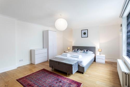 2-bedroom split-level apartment in Notting Hill - image 14