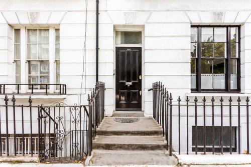2-bedroom split-level apartment in Notting Hill - image 7