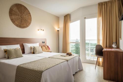 Hotel Cartago Nova in Santa Susana