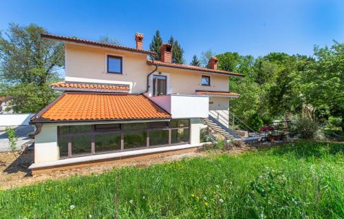 4 Bedroom Beautiful Home In Sezana