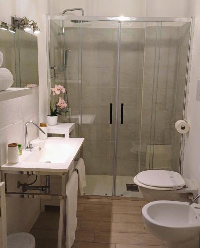 One-Bedroom Apartment with Balcony and City View image 9