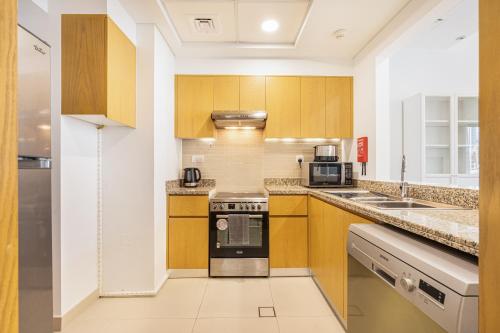 Stunning Downtown Home with Full Burj View, Dubai (photo 10)