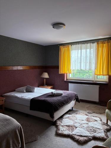 2 bedrooms, 3 beds