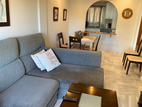 One-Bedroom Apartment image 7