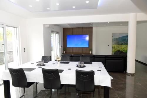 Létesítmények, 5 STERNE LUXUS VILLA KLIMATISIERT DACHTERRASSE MIT ATEMBERAUBENDER AUSSICHT ooooo in Ellenz-Poltersdorf