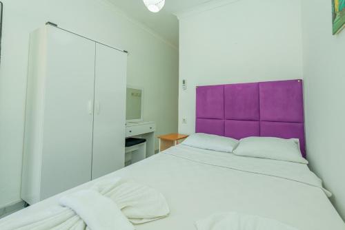 Double Room with Garden View image 6