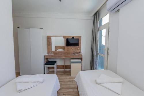Double Room with Garden View image 2