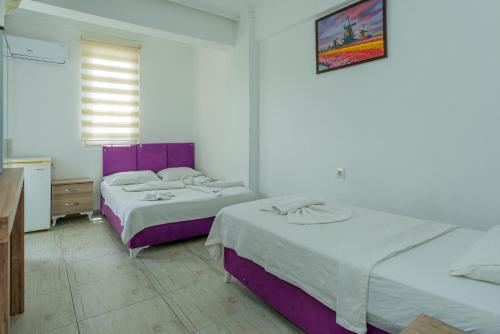 Triple Room with Balcony image 6