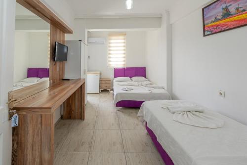 Triple Room with Balcony image 3