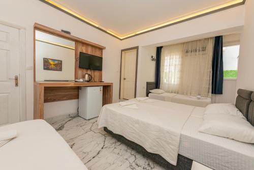 Quadruple Room with Balcony room in Aliş Hotel Fethiye