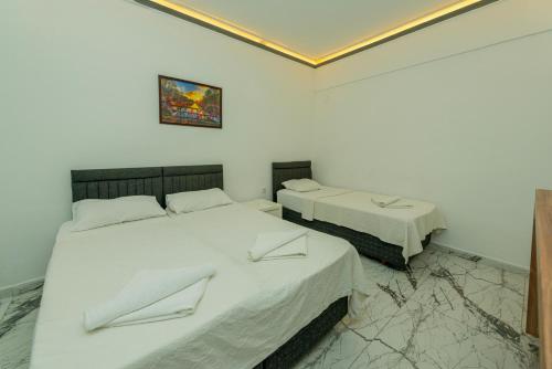 Quadruple Room with Balcony image 1