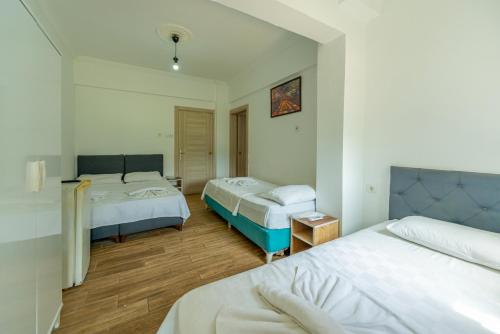 2 bedrooms, 5 beds