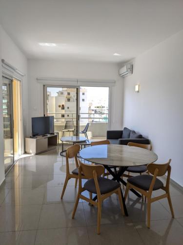 Two-Bedroom Apartment (4-5 Adults) image 7