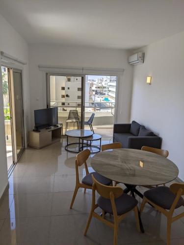 Two-Bedroom Apartment (4-5 Adults) image 9
