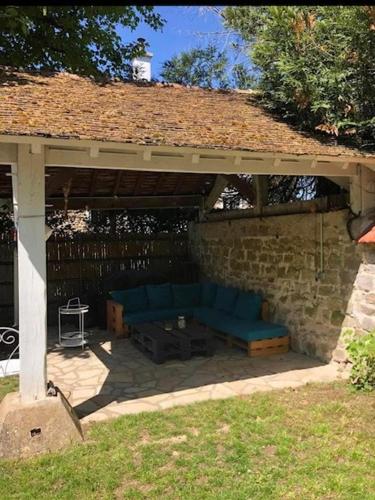 Instalaciones, House near forest in Barbizon