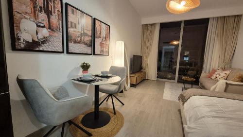 Deluxe Studio - Stylish & Cosy in Luma22, Дубай