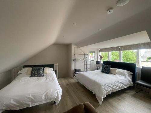 Lewis House studio with parking in Girton