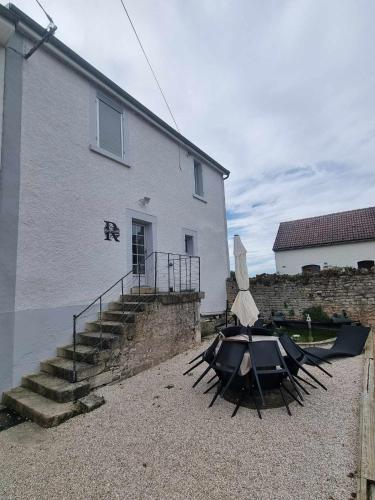 Exterior view, LE ROCAGERMANOIS - Jolie maison de village in Beaulieu (Burgundy)