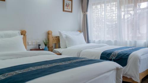 Twin Room with Garden View image 10